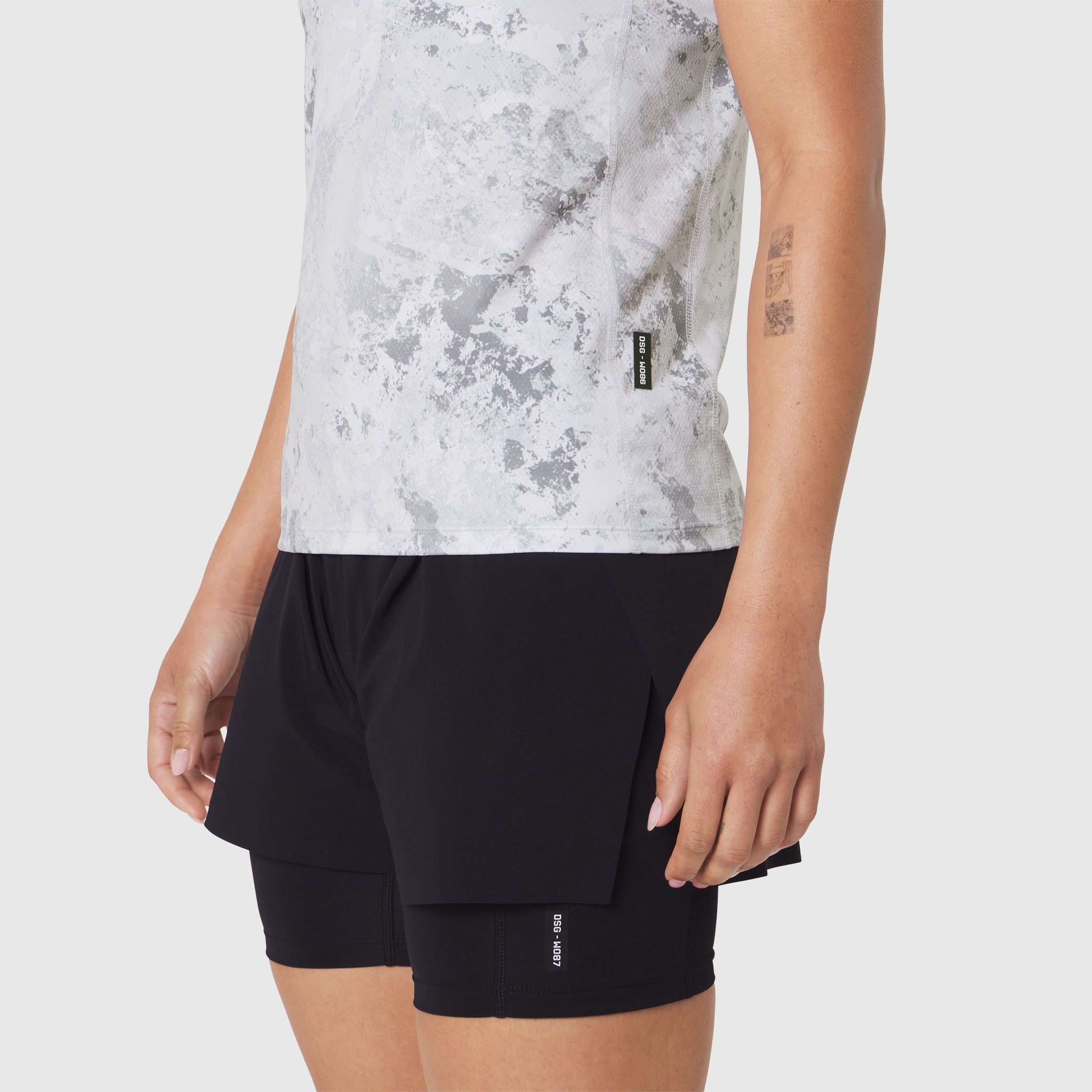 W086. AEROSILVER® UPF50+ Run Tee - Sedona Snow Camo