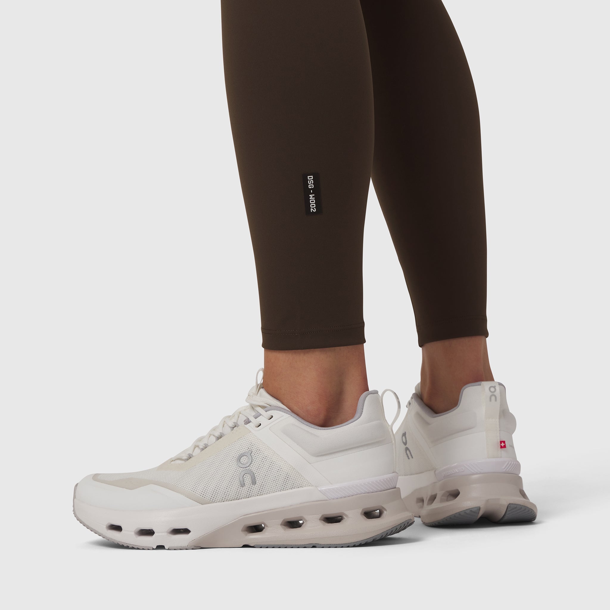 W002. LYCRA® ADAPTIV Legging - Dark Earth