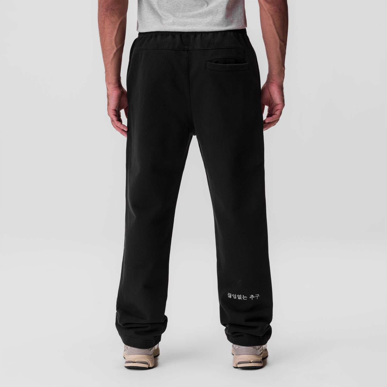0840. Tech Essential™ Straight Leg Sweats - Black
