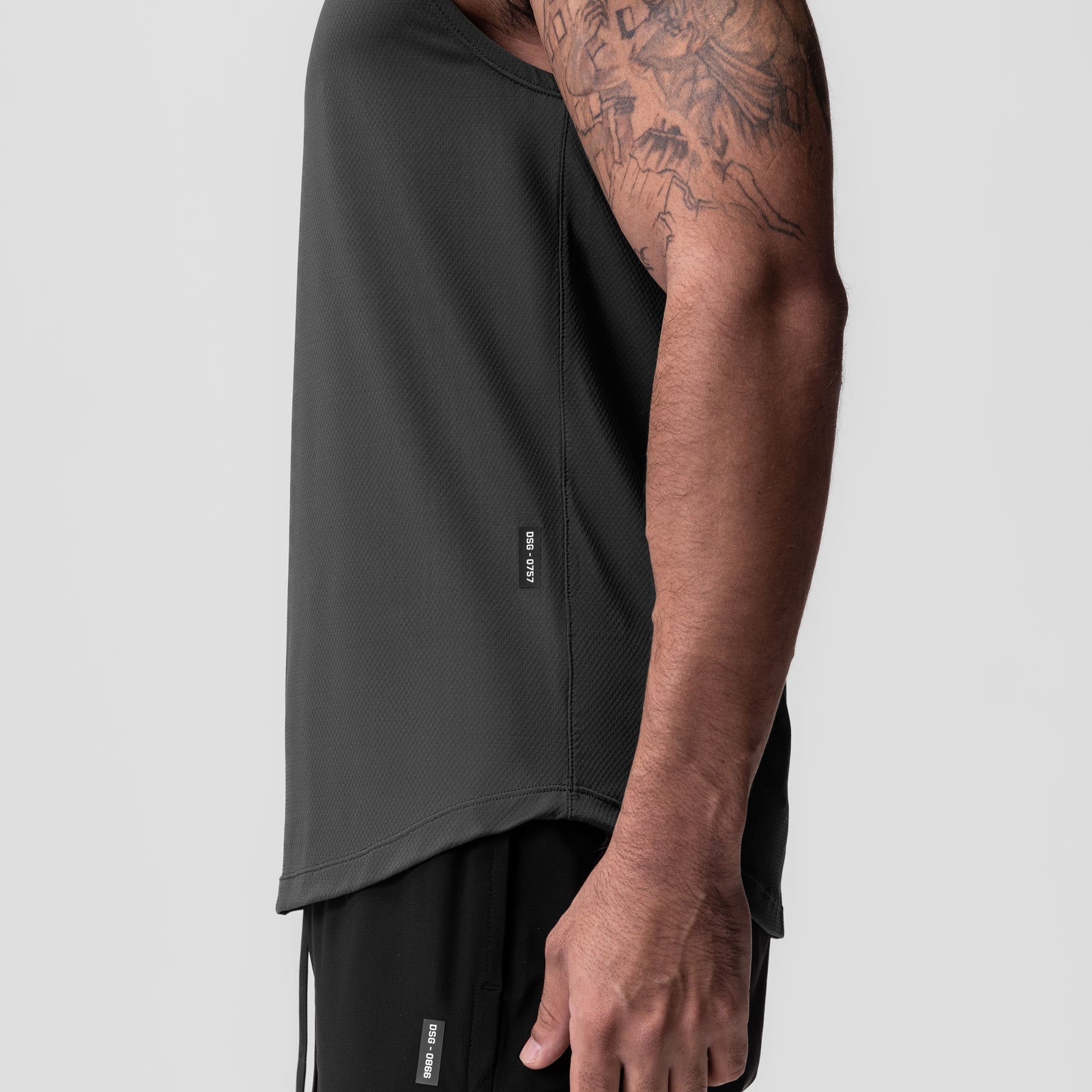 0757. AeroSilver® Cutoff Tank - Space Grey