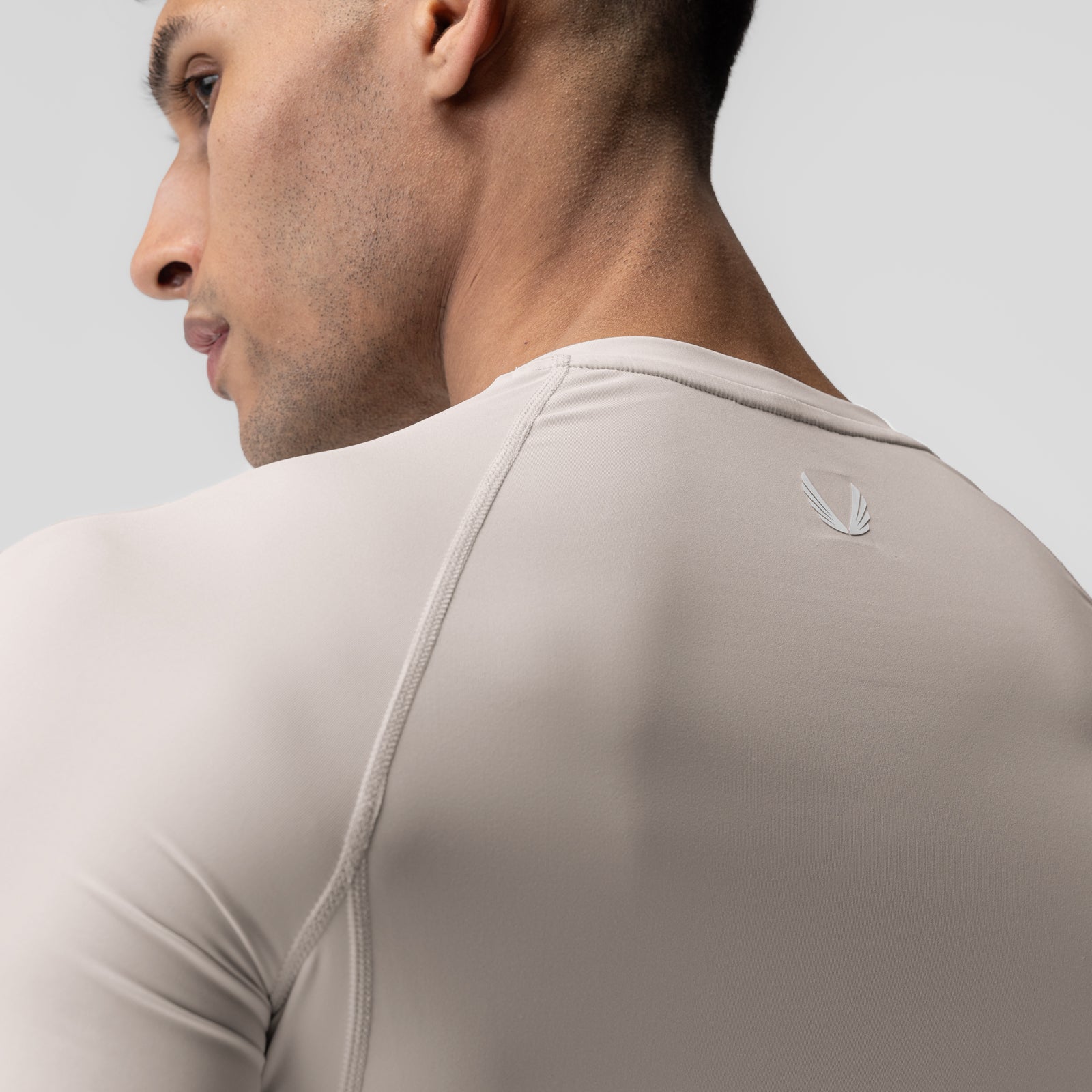 1027. WarpFlexx-Lite® Half-Sleeve Baselayer - Chai